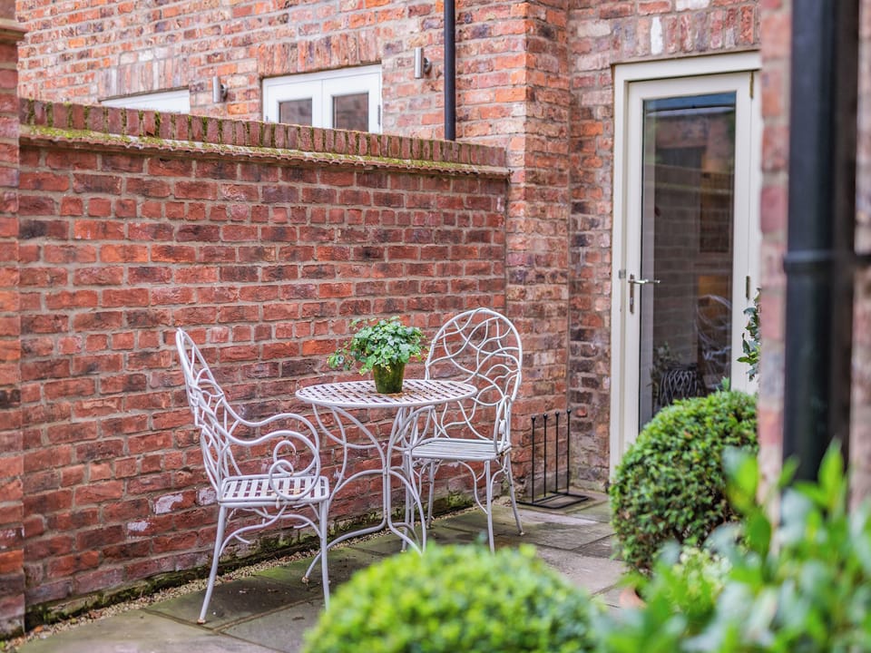 Sitting-out-area | The Lodge, Mount Vale, near York