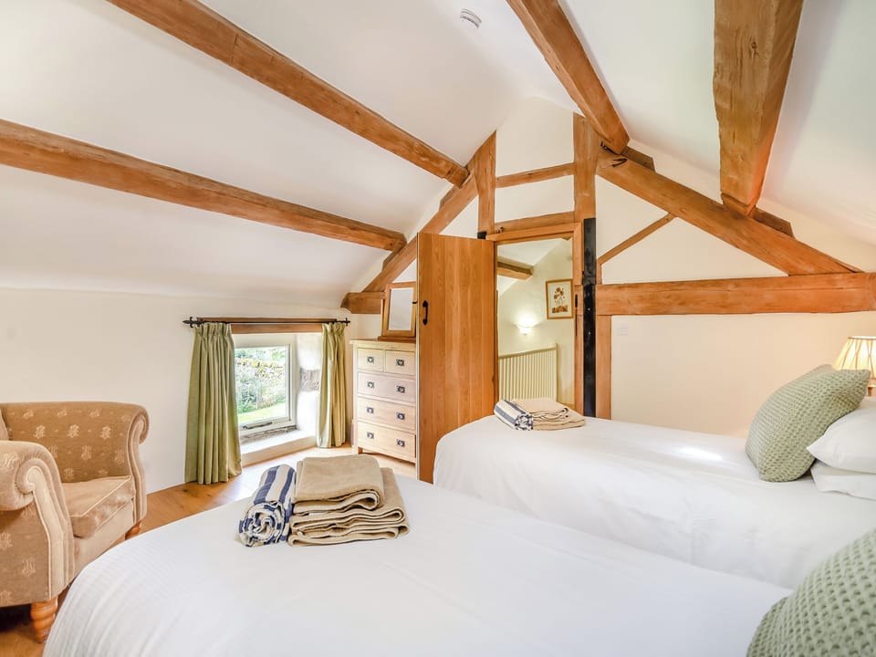 Twin bedroom | White Park Cottage - Broad Ecton Farm, Wetton, Ashbourne