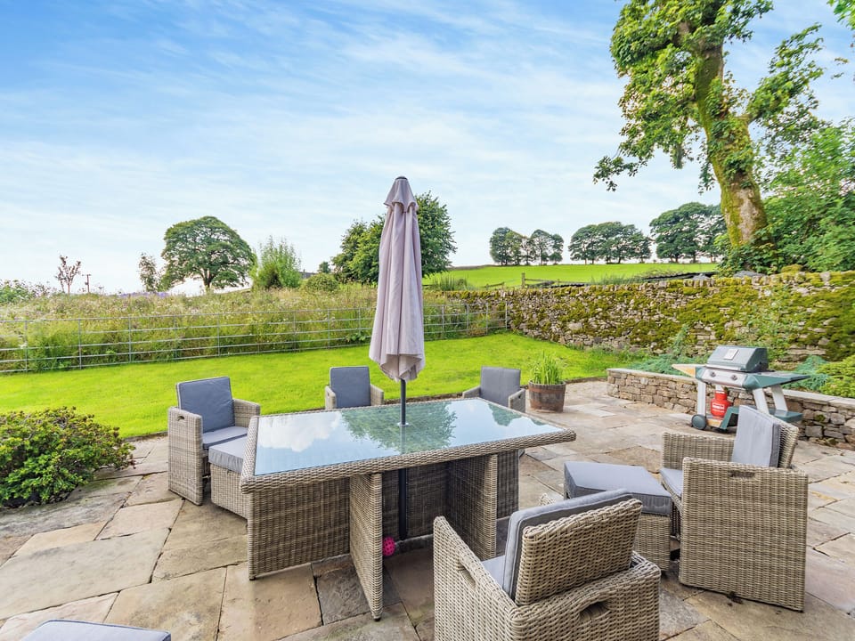 Sitting-out-area | White Park Cottage - Broad Ecton Farm, Wetton, Ashbourne