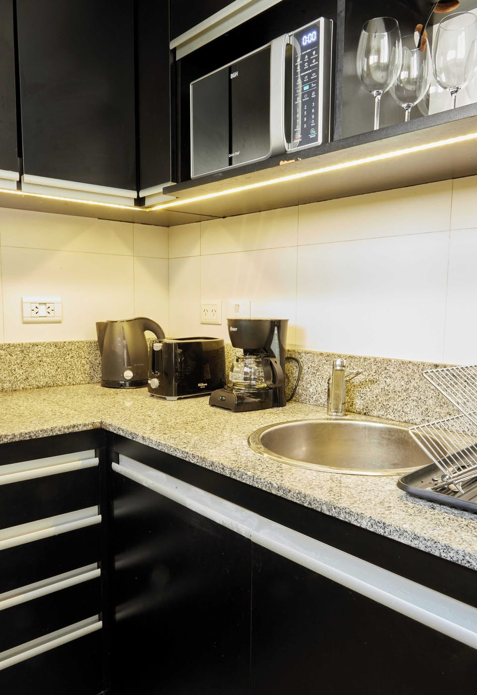 Duplex | Private kitchen | Fridge, microwave, toaster, cookware/dishes/utensils