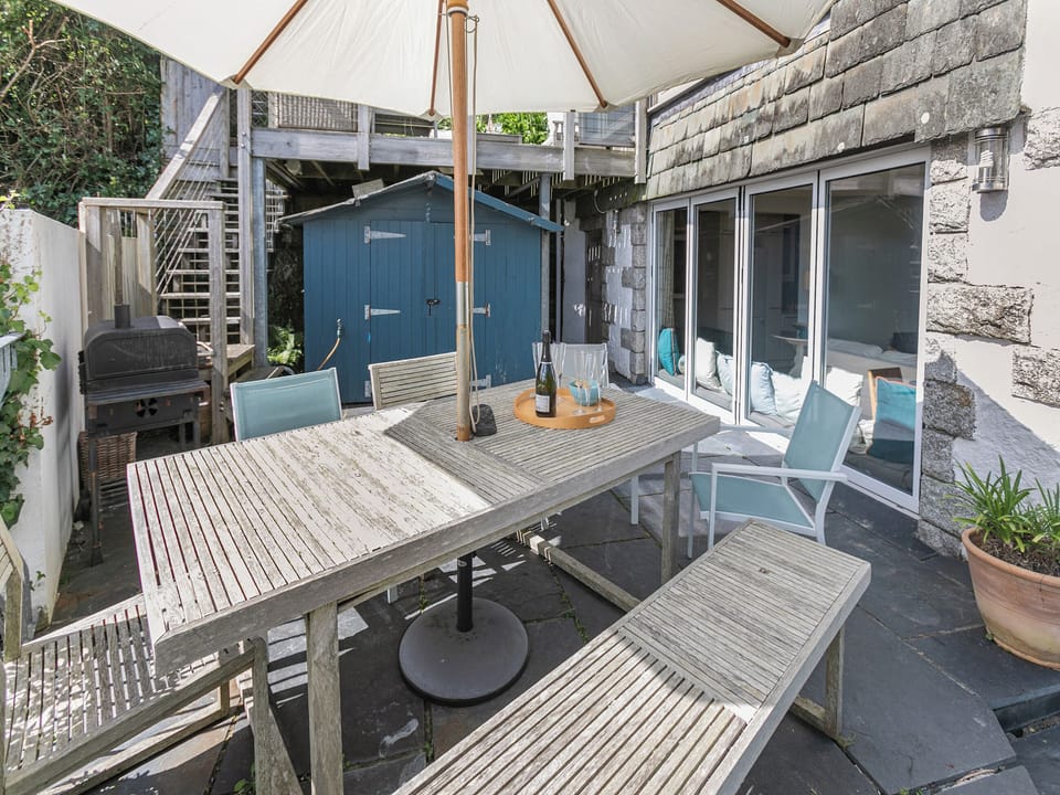 Sitting-out-area | Dolphins Reach, St. Mawes