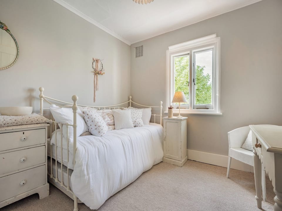 Bedroom 2, with single bed option. Includes work desk. Can also be used as quiet office space. | Greenfield Cottage 1866, Worthing