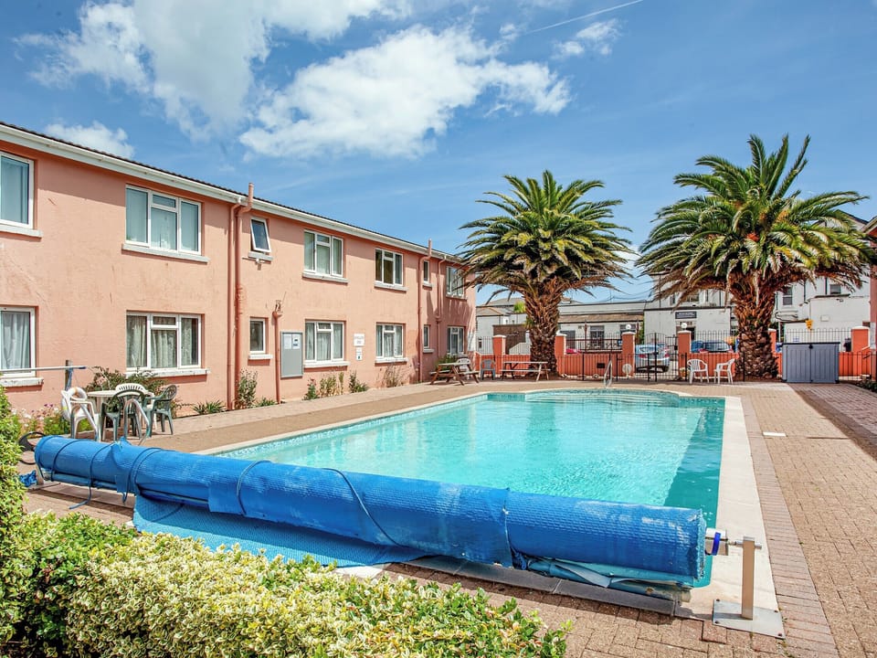 Swimming pool | Garden Apartment - New Esplanade Court, Paignton