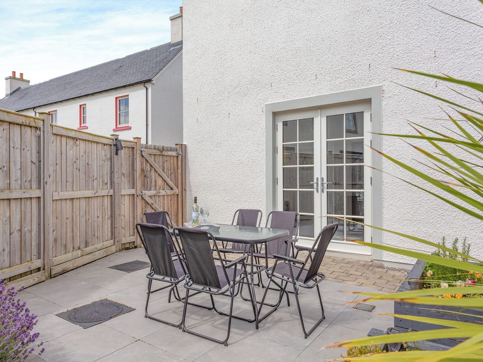 Sitting-out-area | One The Loan, Tornagrain, near Inverness