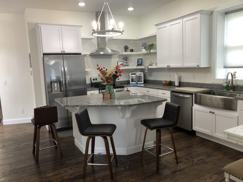 Full kitchen
