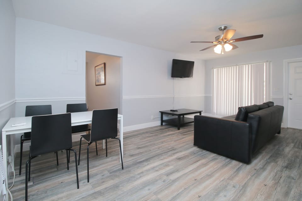 Suite, 1 Bedroom (101) | Living area | TV