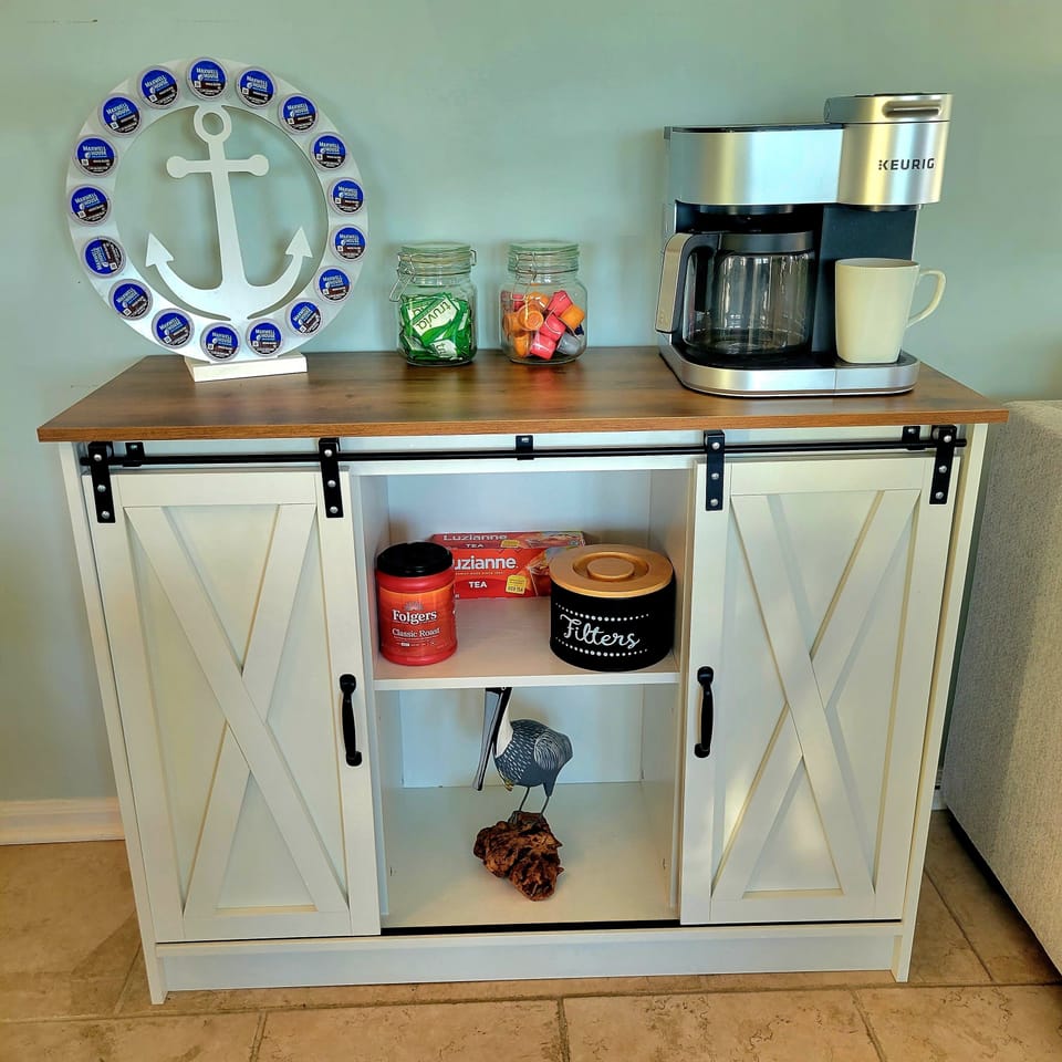 Coffee bar, with combo Keurig drip coffee or coffee pod machine.