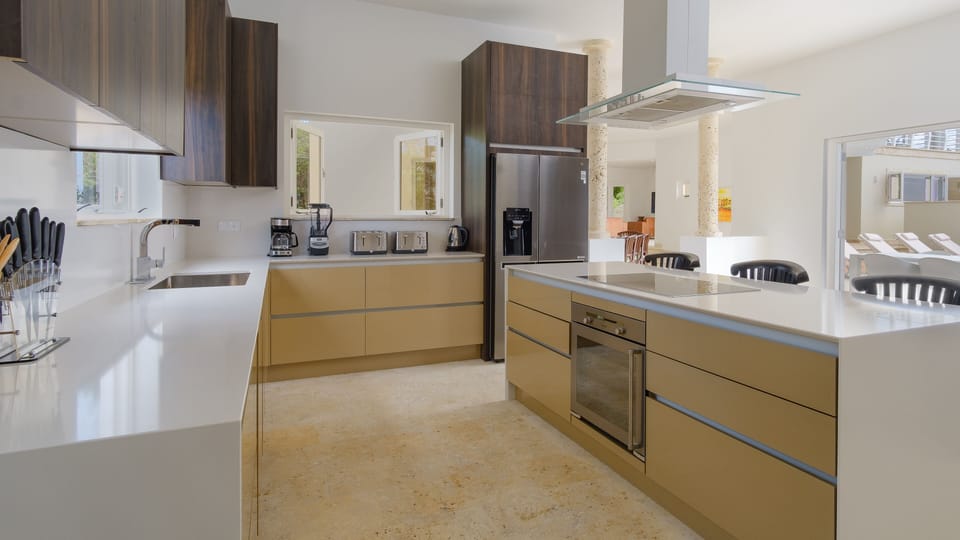 Fully equipped kitchen, drinkable water/ice,Oven,Dish washer,Coffee, Nespresso