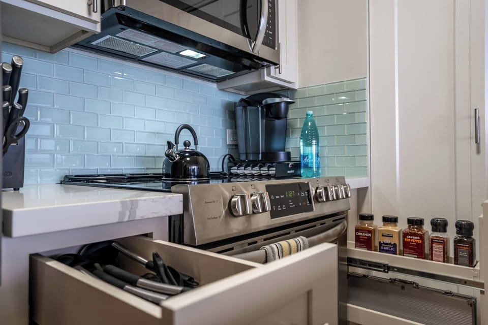 Luxury Studio | Private kitchen | Full-size fridge, microwave, oven, stovetop