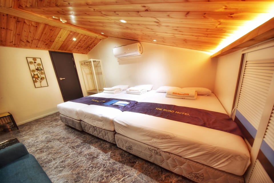 Basic Quadruple Room | Blackout drapes, soundproofing, iron/ironing board, free WiFi