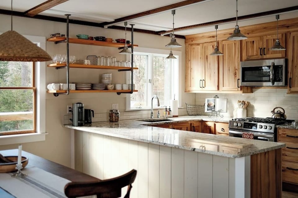 Kitchen / Dining Area