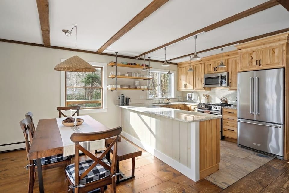 Kitchen / Dining Area