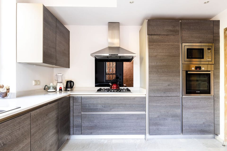 Deluxe Villa | Private kitchen | Full-size fridge, microwave, oven, stovetop