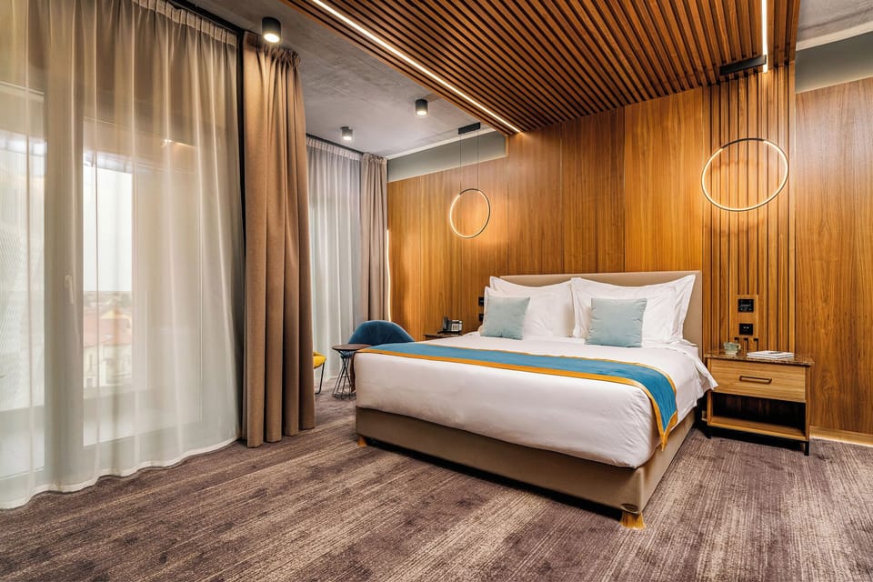 Executive Room King bed, Balcony | Minibar, in-room safe, desk, laptop workspace