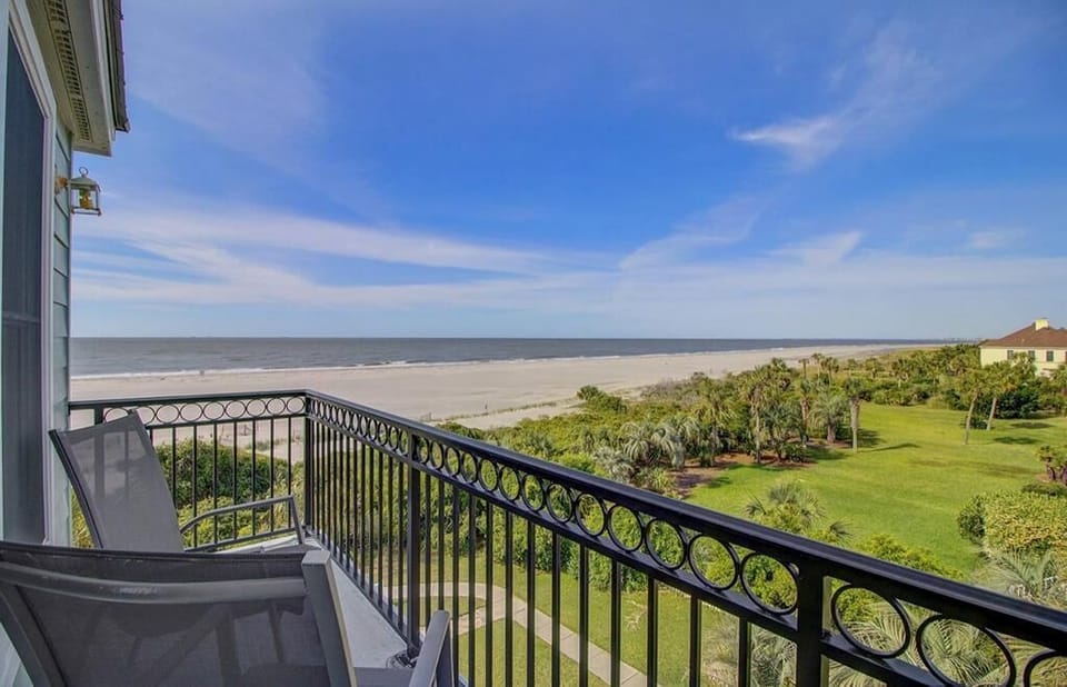 Oceanfront Deck at Sandy Toes