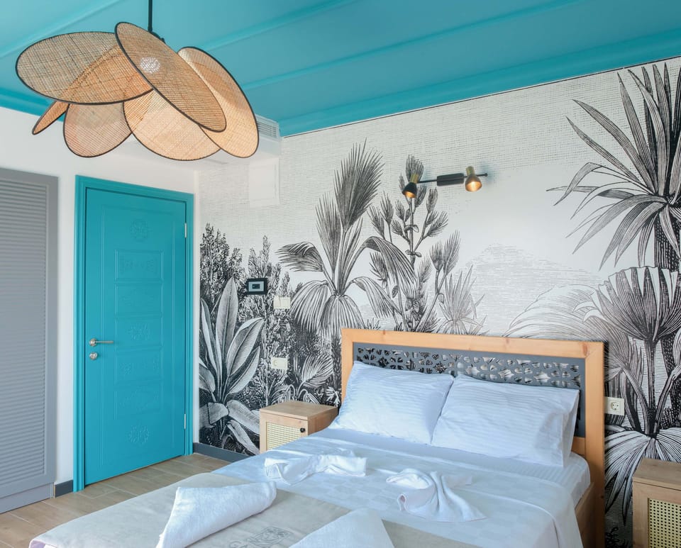 Deluxe Room | Premium bedding, minibar, individually decorated, individually furnished