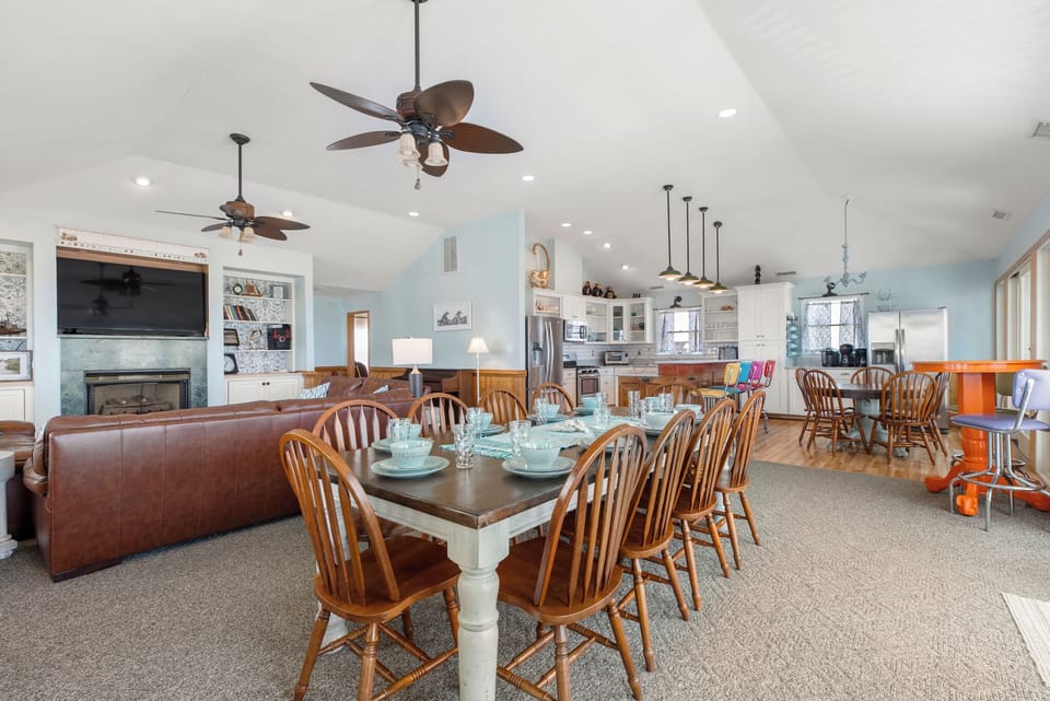SN0213: Surf Monkey | Top Level Dining Area