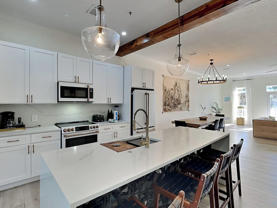 Kitchen Island - Seating - Second Floor