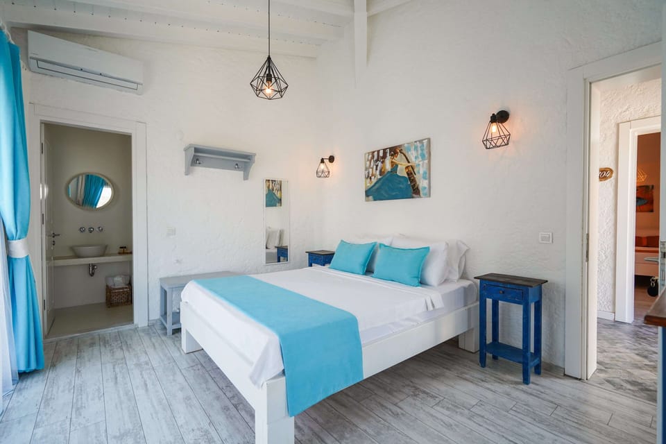 Deluxe Room, 1 Double Bed | Premium bedding, free minibar, individually decorated