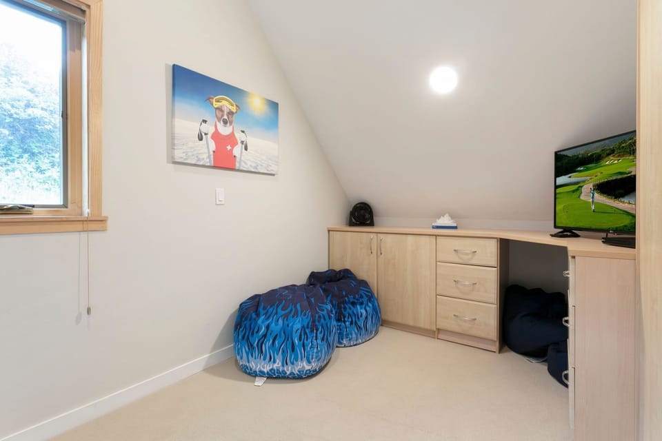 House, 5 Bedrooms | Interior