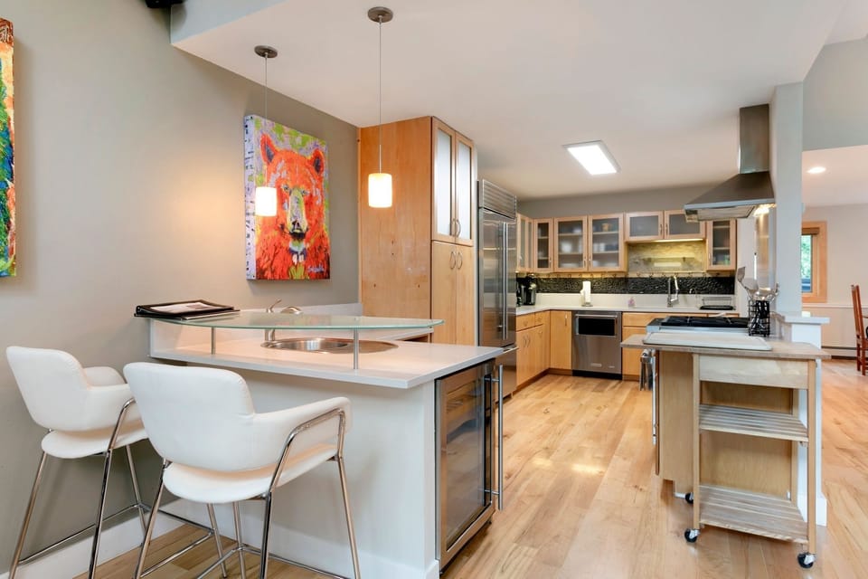 House, 5 Bedrooms | Private kitchen | Fridge, oven, coffee/tea maker, toaster