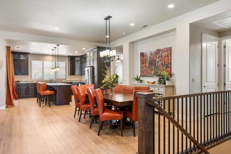 House, 6 Bedrooms | Dining