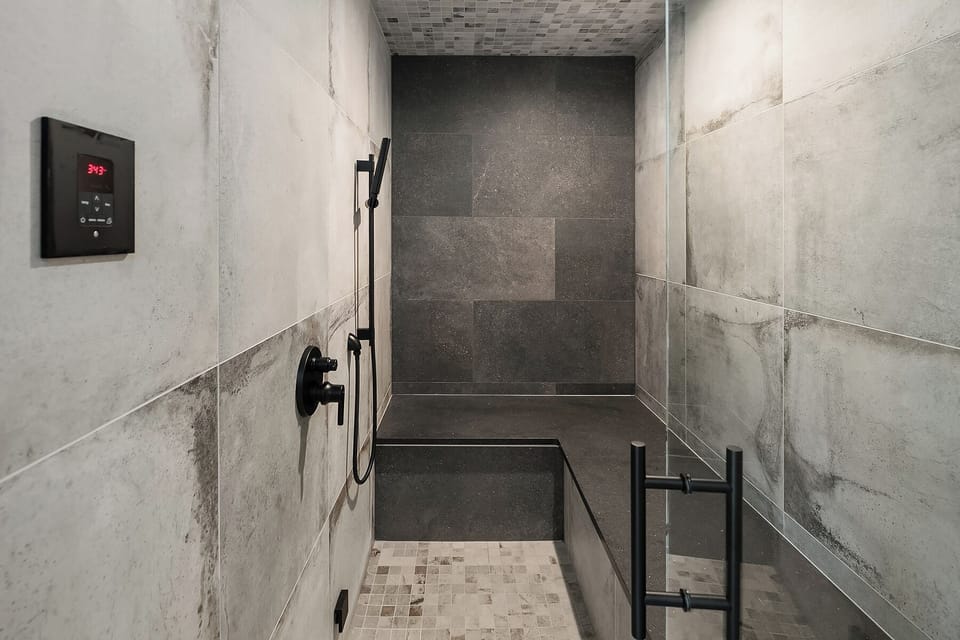 Reve Spa Lodge: - The steam room.