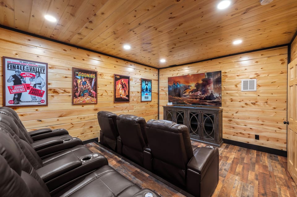 Theater with 6 comfy theater chairs and streaming TV