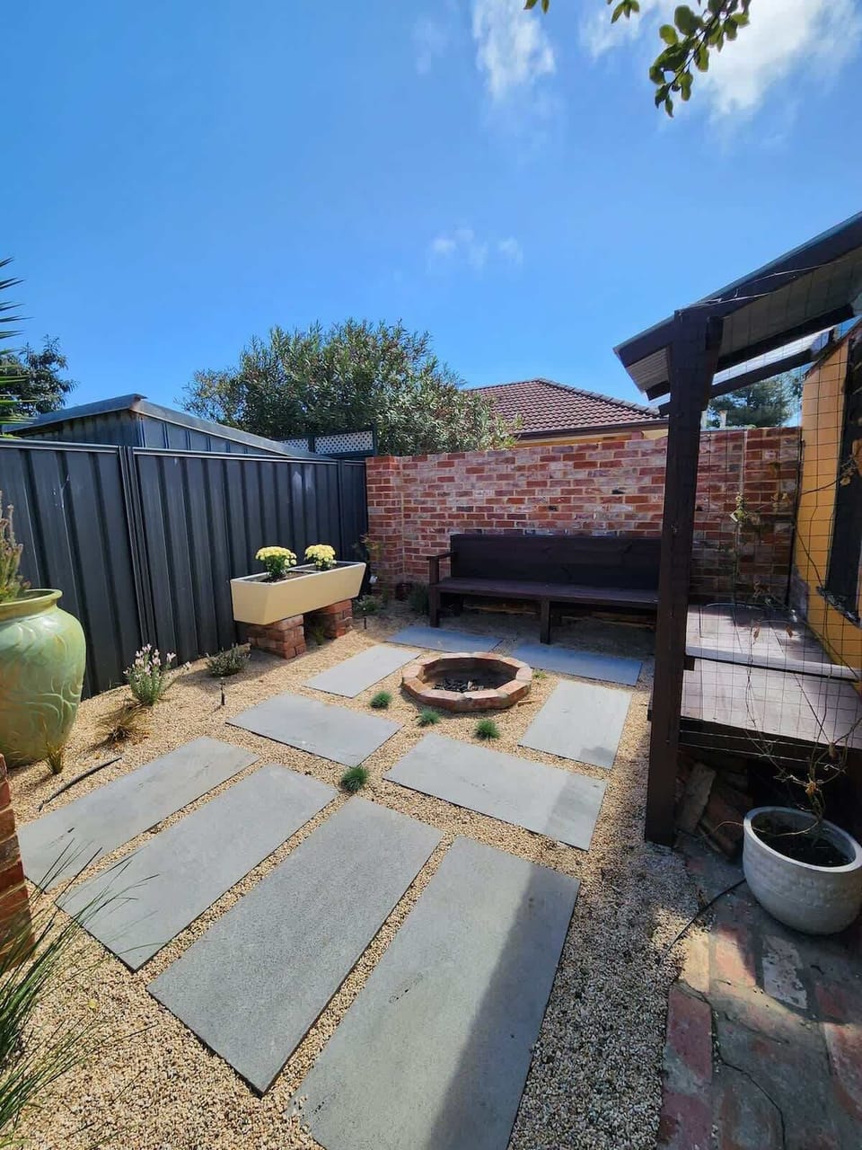 Outdoor fireplace