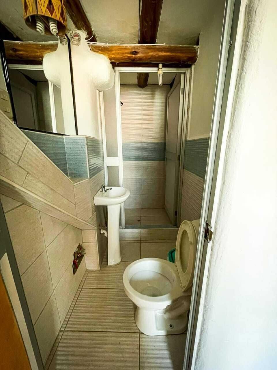 Traditional Double Room, 1 Bedroom | Bathroom | Separate tub and shower, towels