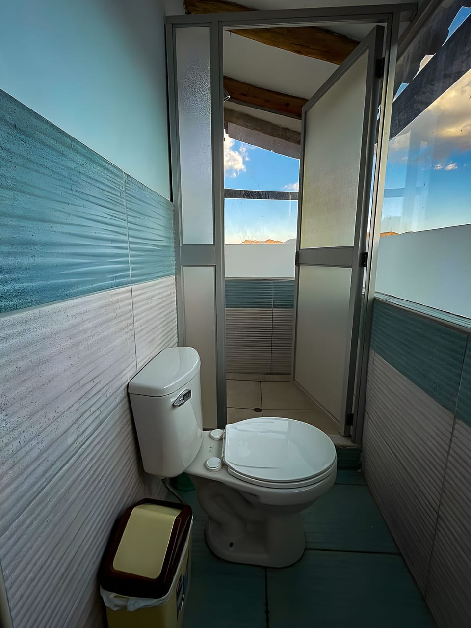 Standard Double Room, 1 Double Bed | Bathroom | Separate tub and shower, towels