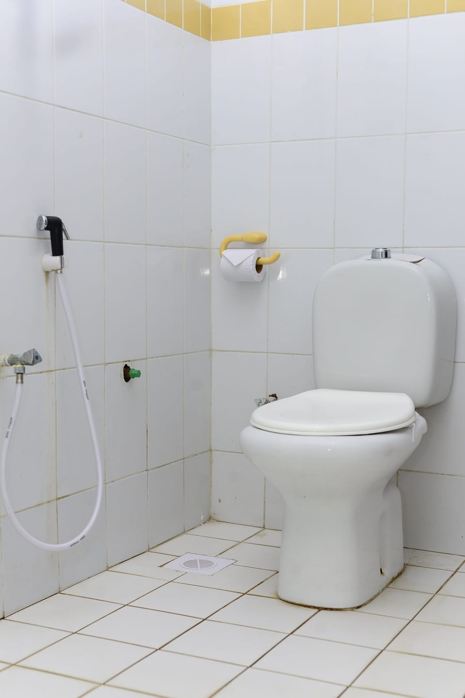 Shower, rainfall showerhead, free toiletries, hair dryer