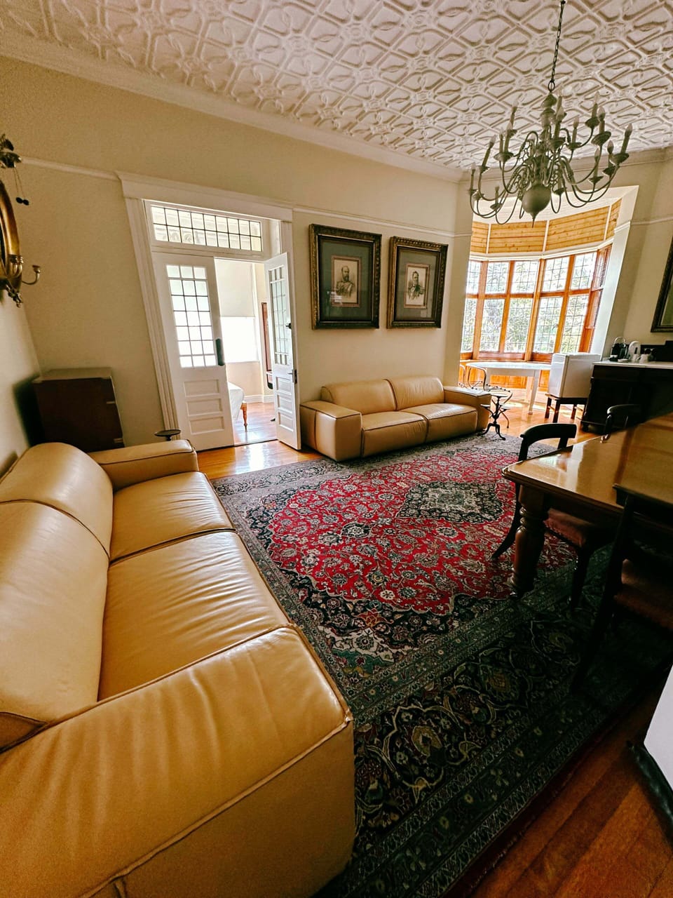 Comfort Suite | Living area | 27-inch flat-screen TV with satellite channels, TV