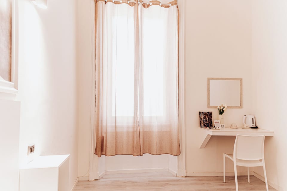 Hypo-allergenic bedding, down comforters, minibar