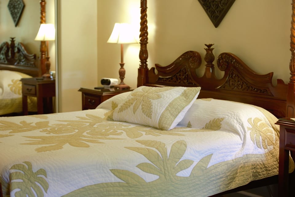 Ginger Room, Private Entry & Private Bath with A/C | Premium bedding, Select Comfort beds, individually decorated