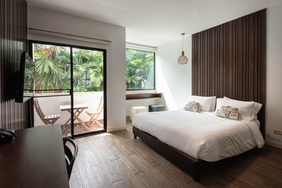 Premium Studio | In-room safe, free WiFi, bed sheets