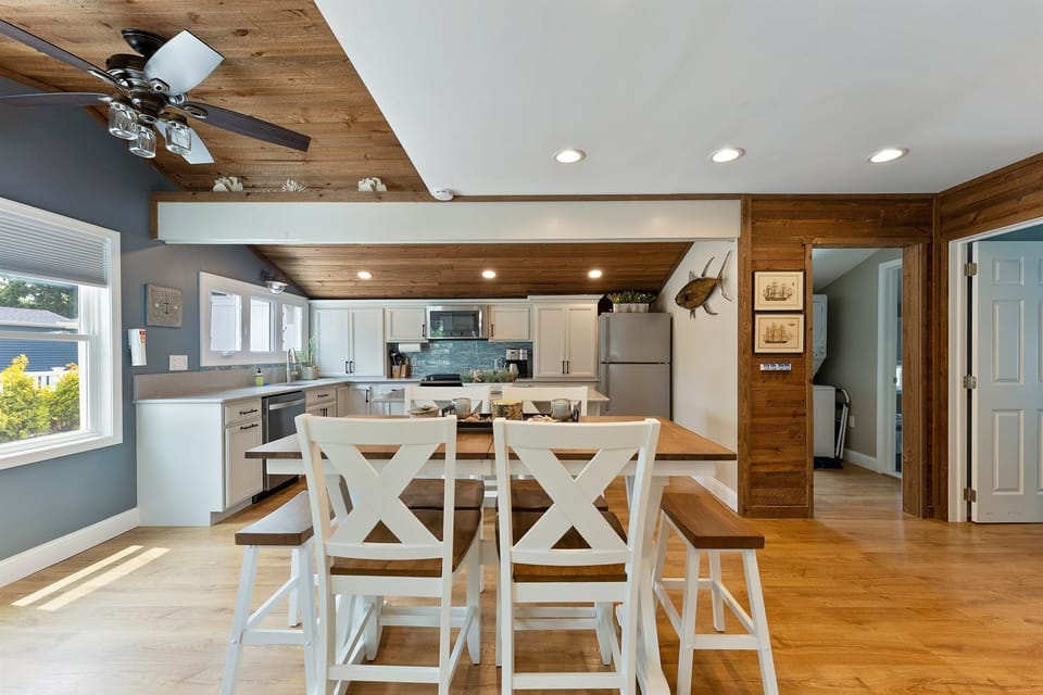 Stylish open kitchen and dining with room for everyone to gather.