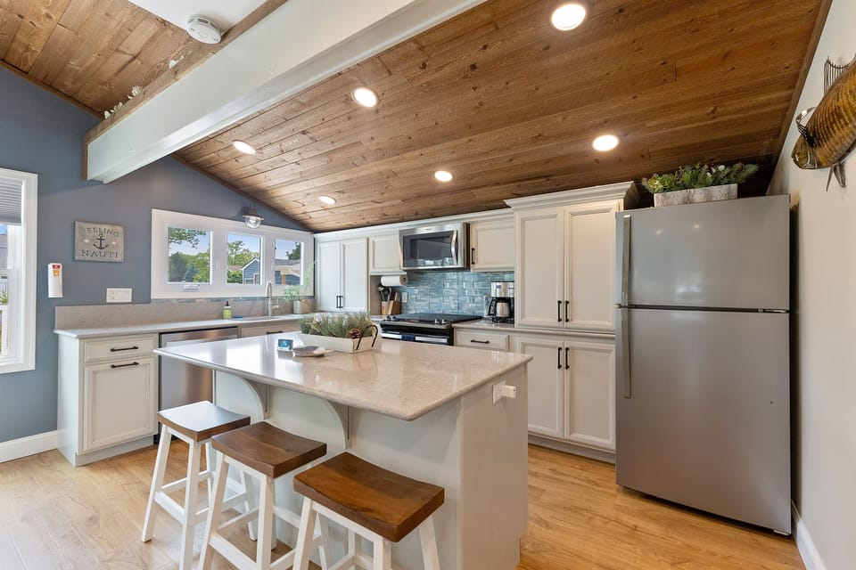 Fully equipped kitchen with everything needed for meals or entertaining