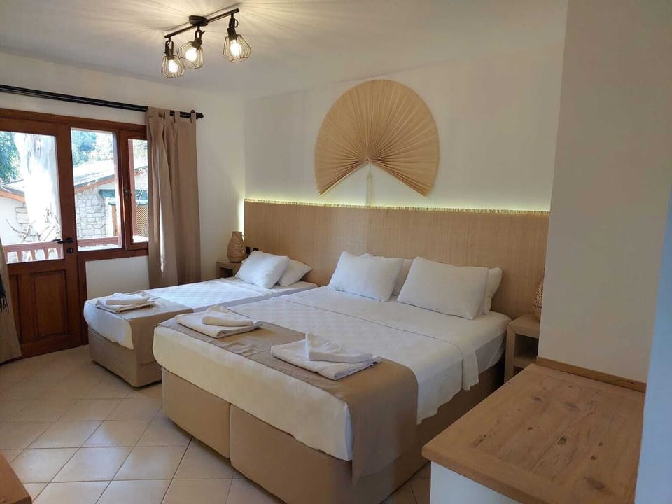 Basic Triple Room | Free minibar items, in-room safe, desk, laptop workspace