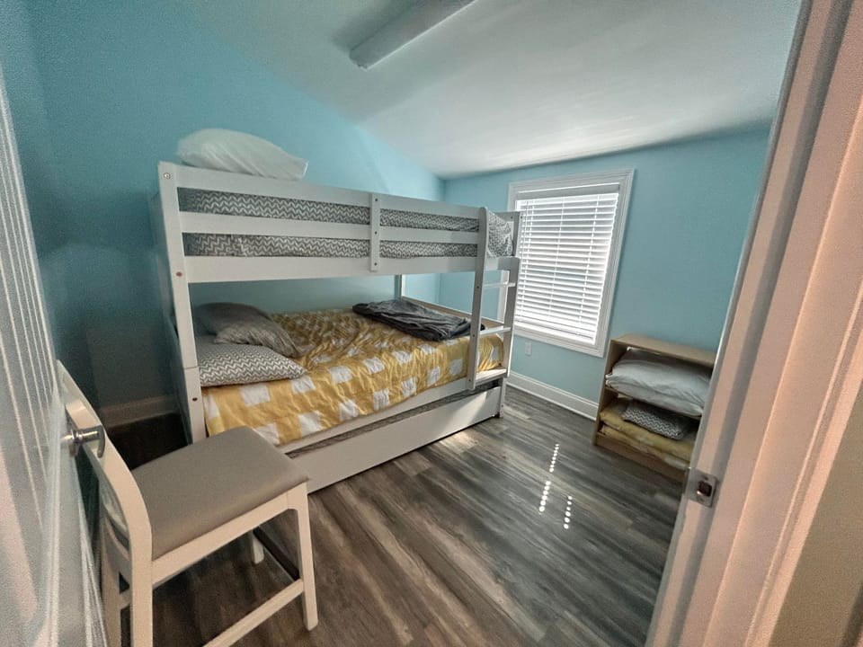 Full bottom/full top bunk and twin trundle