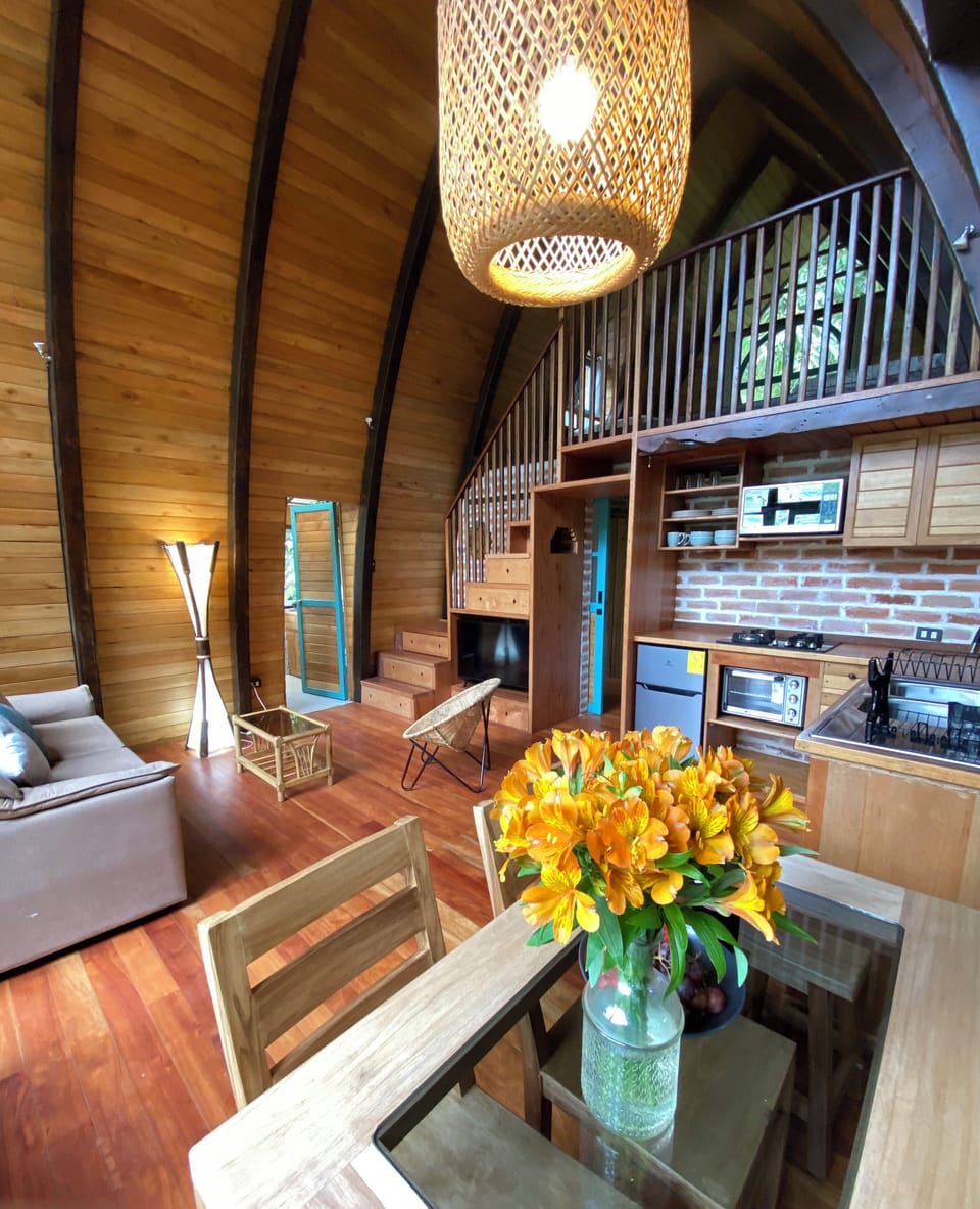 Luxury Cabin, 2 Bedrooms, Non Smoking, Mountain View | Living area