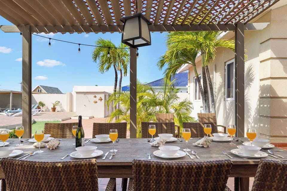 6BR Villa Sleeps 16+ Close 2 Beach w/ Amazing Pool (13997)