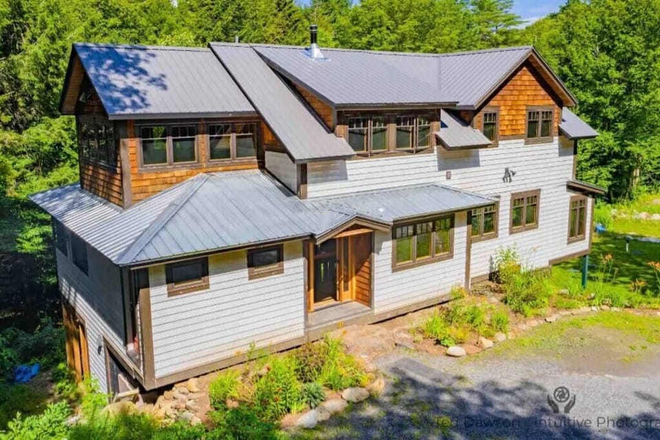 Stunning New Build on the River, 4 miles to Trapp (1762)