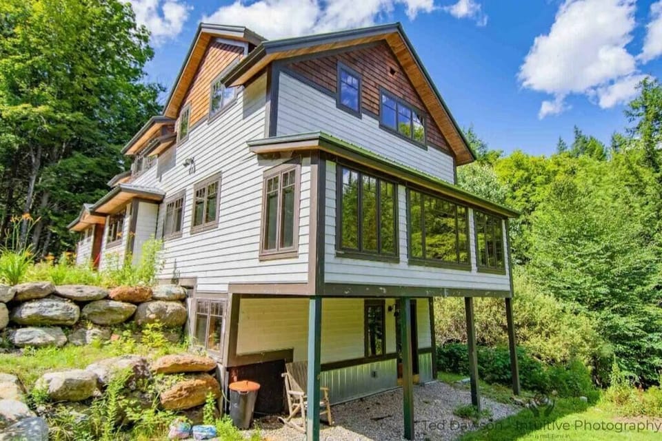Stunning New Build on the River, 4 miles to Trapp (1782)