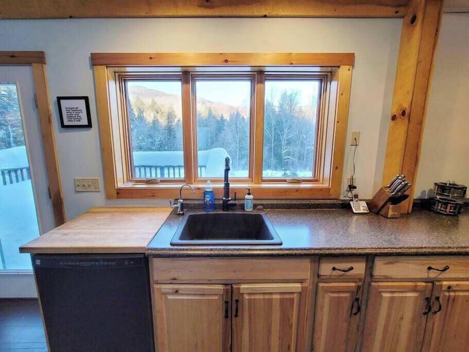 Modern design in the woods, private, beautiful (4183)