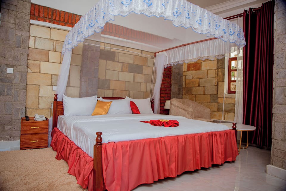 Deluxe Double Room | Hypo-allergenic bedding available, iron/ironing board (on request)