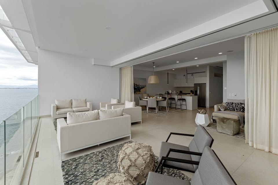Condo - Image 11