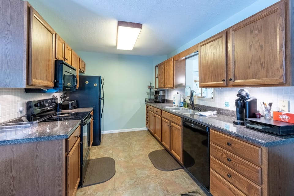 Kitchen - Full kitchen with a Keurig coffee pot