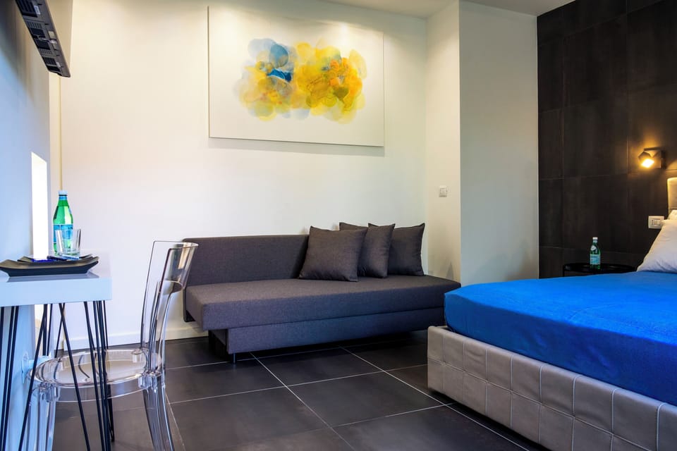 Family Studio Suite | In-room safe, individually decorated, desk, iron/ironing board