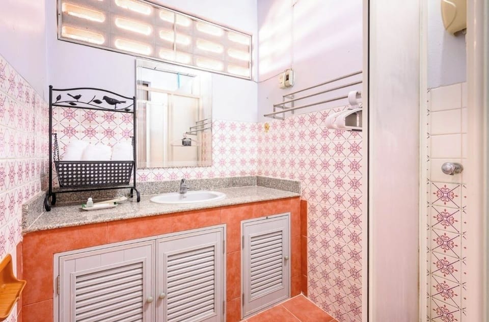 Towels, soap, shampoo, toilet paper